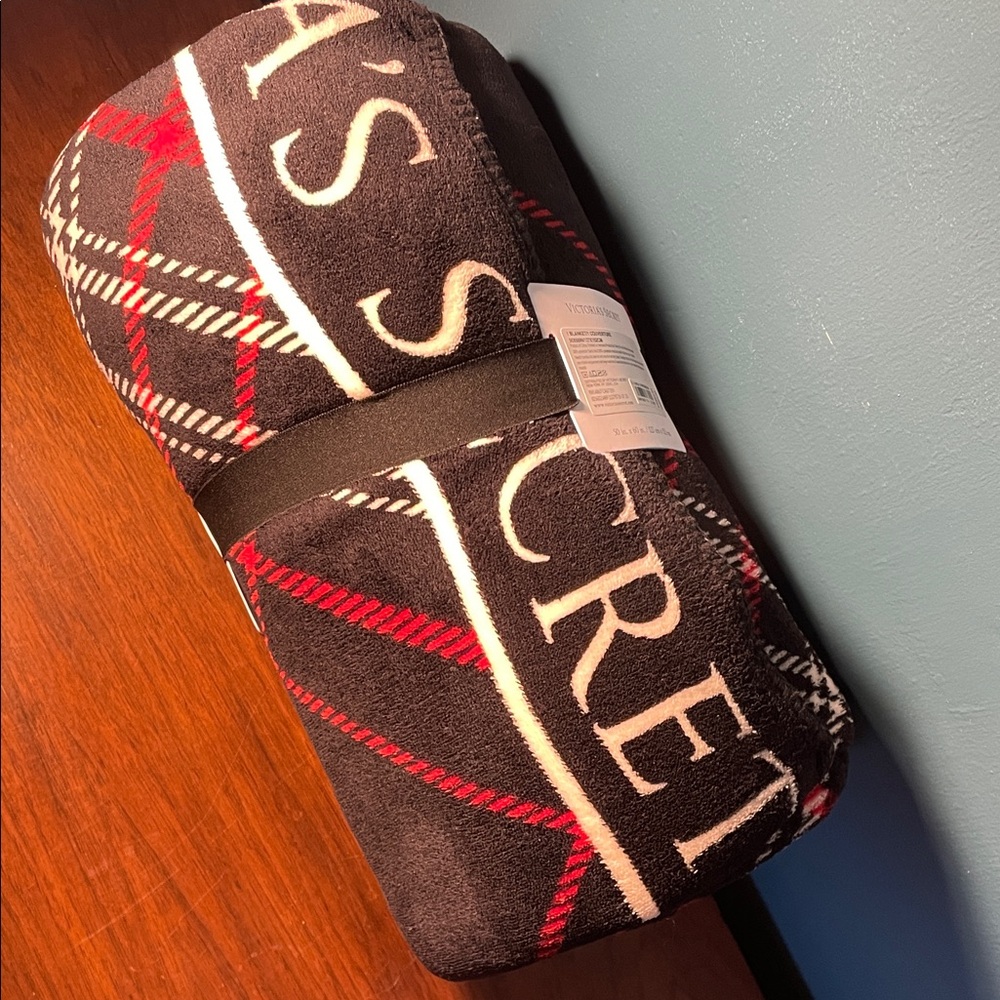 Victoria's Secret Red and Black Plaid Throw - Picture 5 of 6